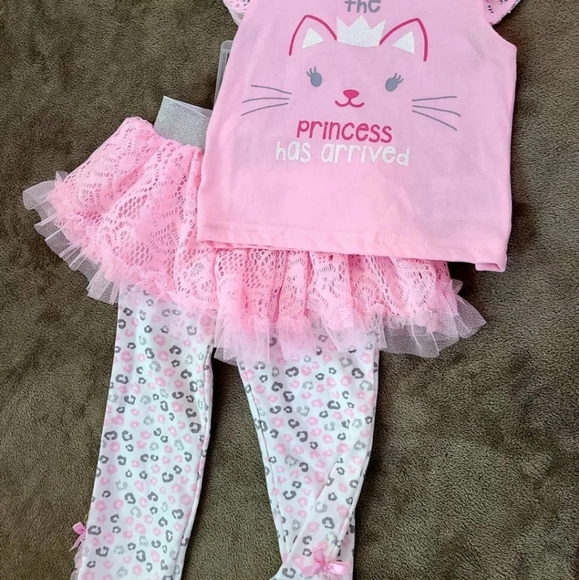 New 2 Outfit Girl's 12 Month Bundle - Picture 3 of 4